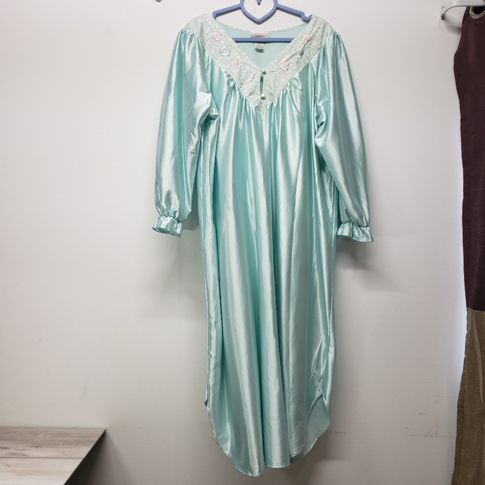 Vintage Cachet Lace Trim Floral Embroidery Midi Intimates Nightgown Medium